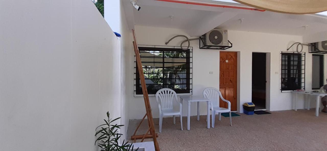 Jalyn'S Resort Sabang Puerto Galera Exterior photo