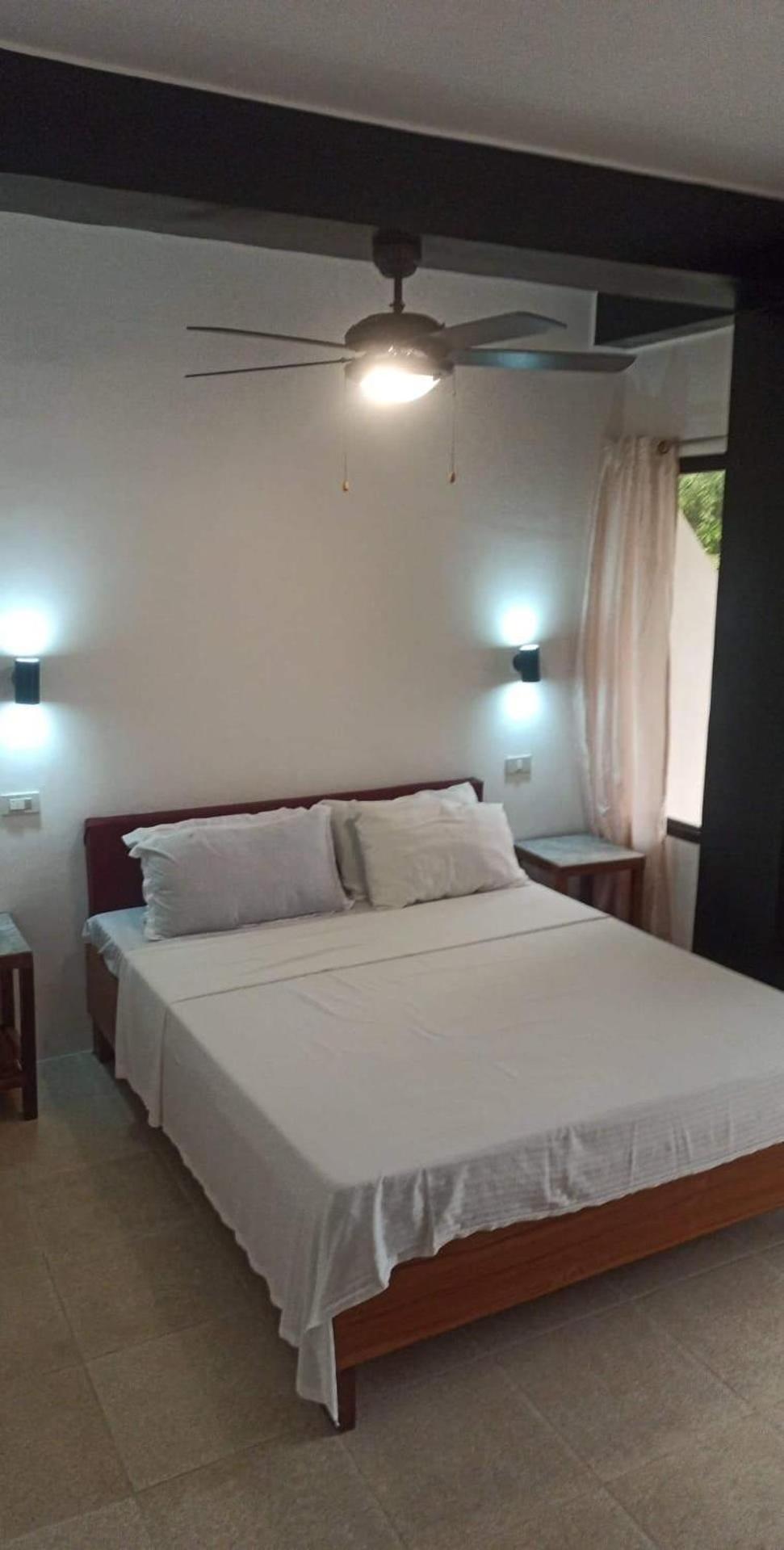 Jalyn'S Resort Sabang Puerto Galera Room photo
