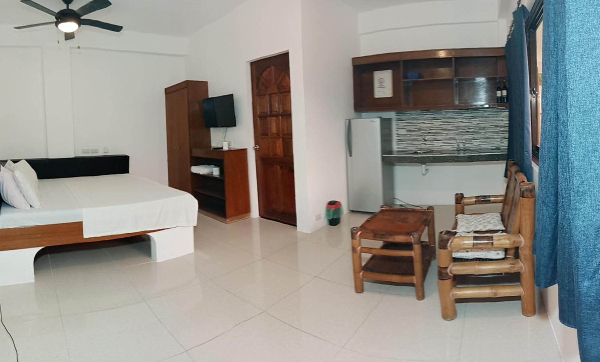 Jalyn'S Resort Sabang Puerto Galera Room photo