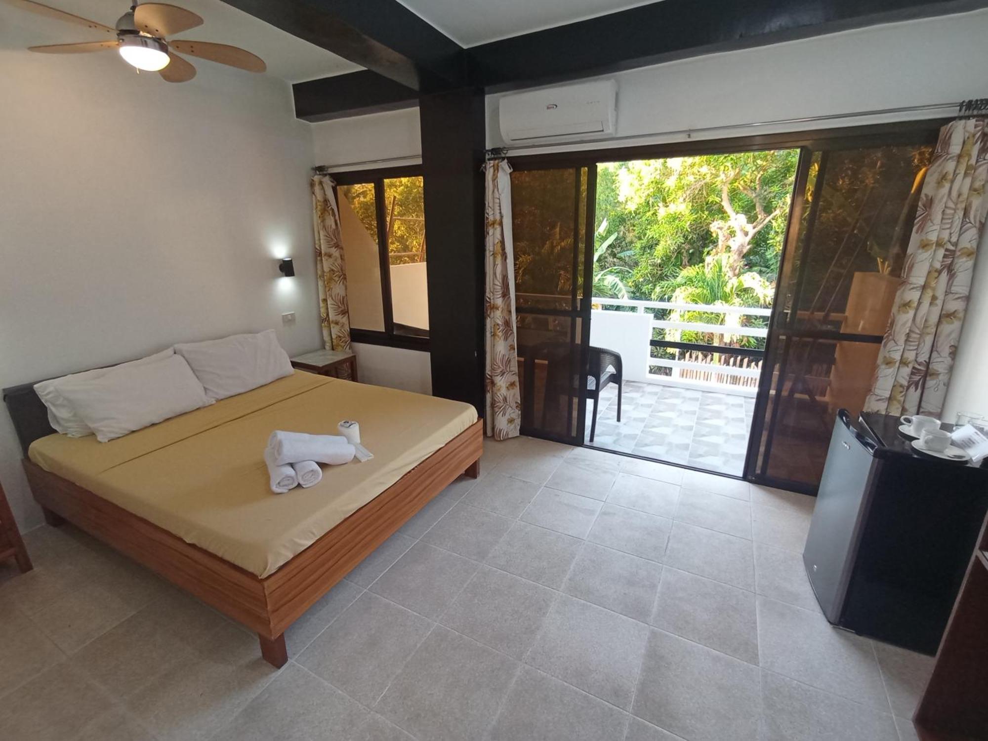 Jalyn'S Resort Sabang Puerto Galera Exterior photo